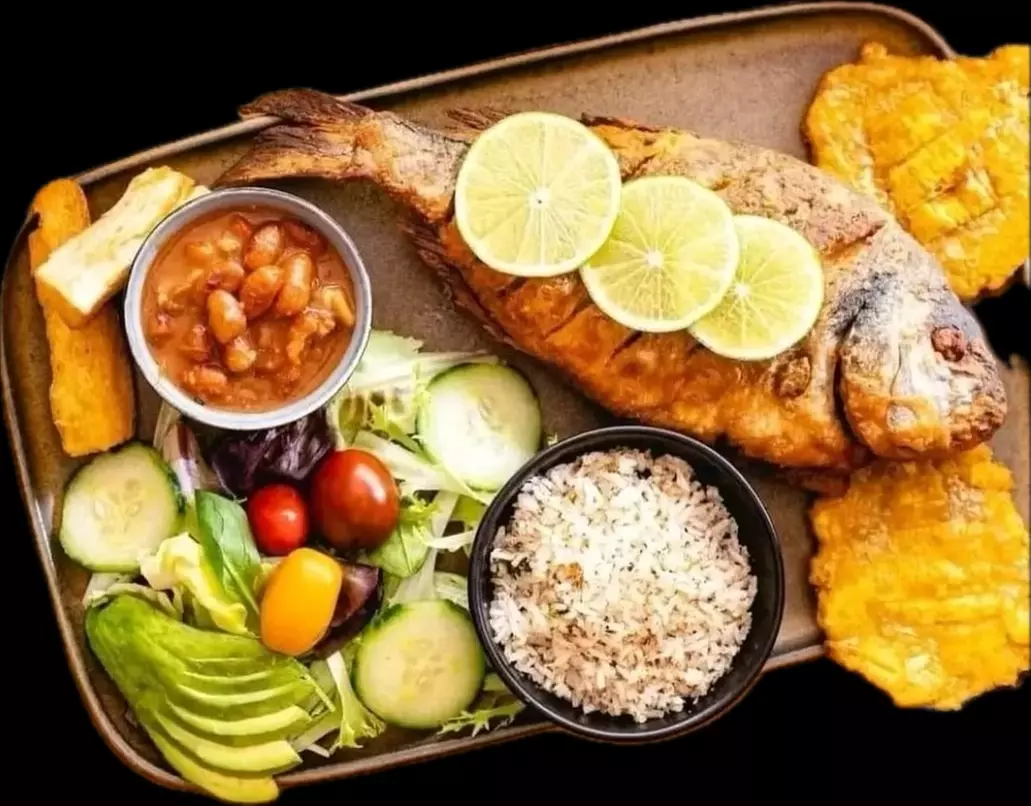 Voyage culinaire équato-colombien : entrée, plat et dessert