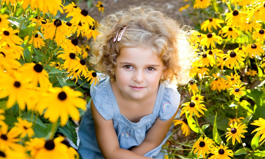 Image 3: Get 30- or 60-Min Single Family or 2- or 4-Hr Photography Session 