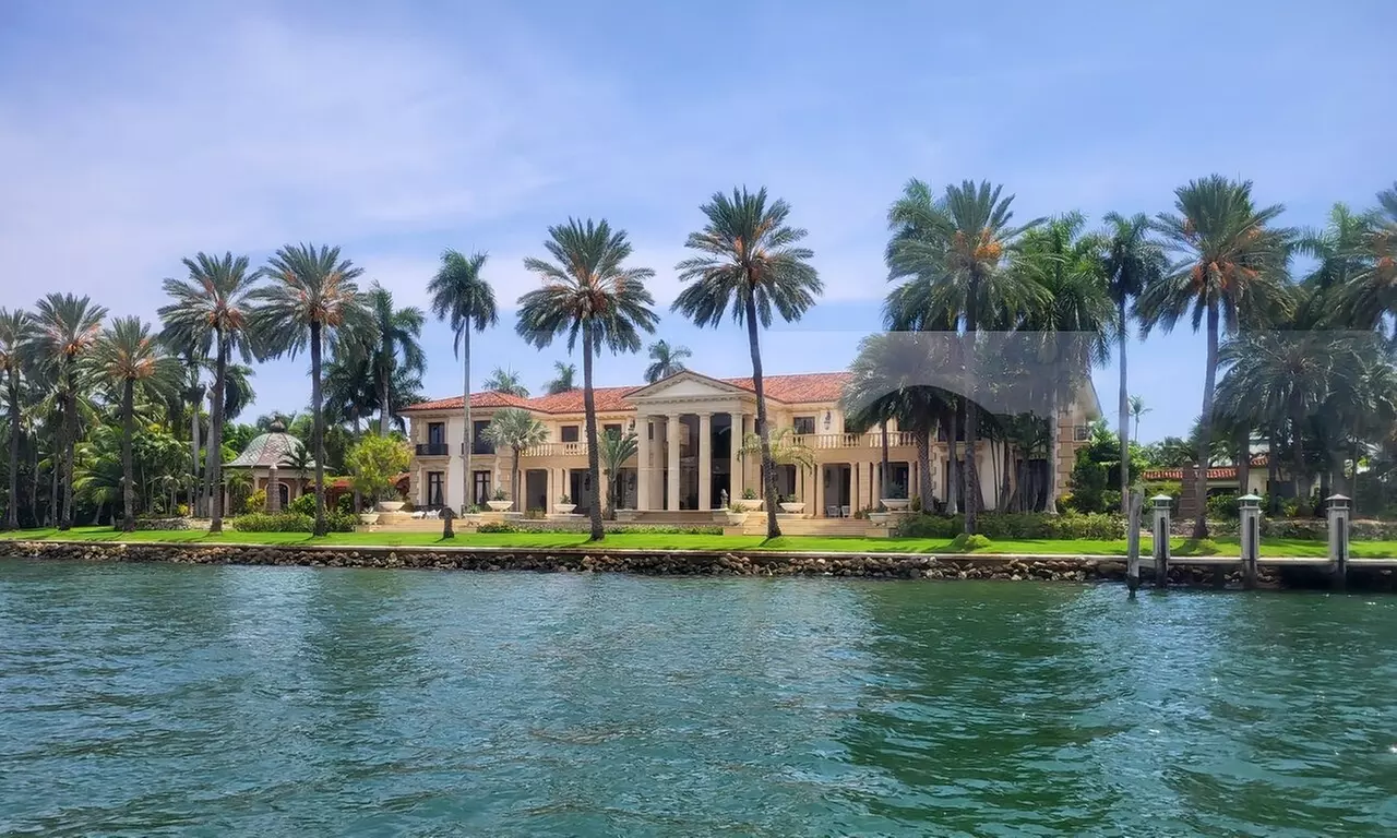 Explore Iconic Miami Landmarks Tour+ Millionaire’s Row Cruise for 1, 2, 3, or 4 (Up to 45% Off)