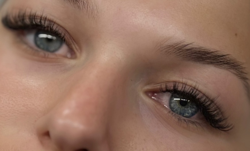 Image 2: Light Volumen-Wimpernverlängerung für 1 Person