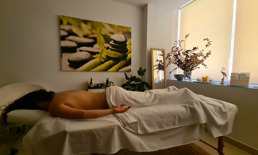 Image 2: Masaje de cuerpo entero de 60 minutos para una persona 