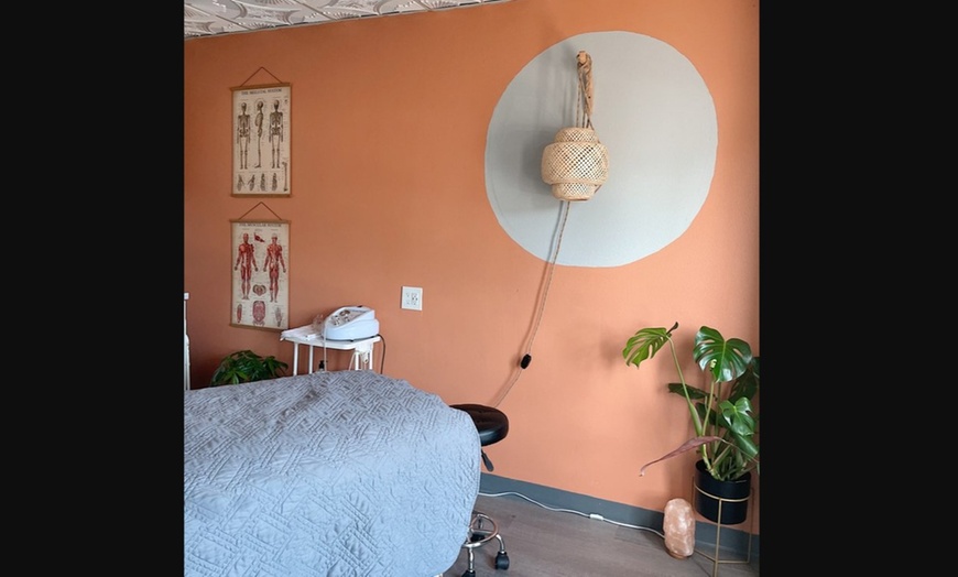 Image 2: Relaxing Swedish massage paired with Aromatherapy or Hot Stone 