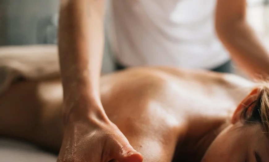 Image 3: Lymphatic Drainage Massage: Reduce Bloating & Sculpt Your Body