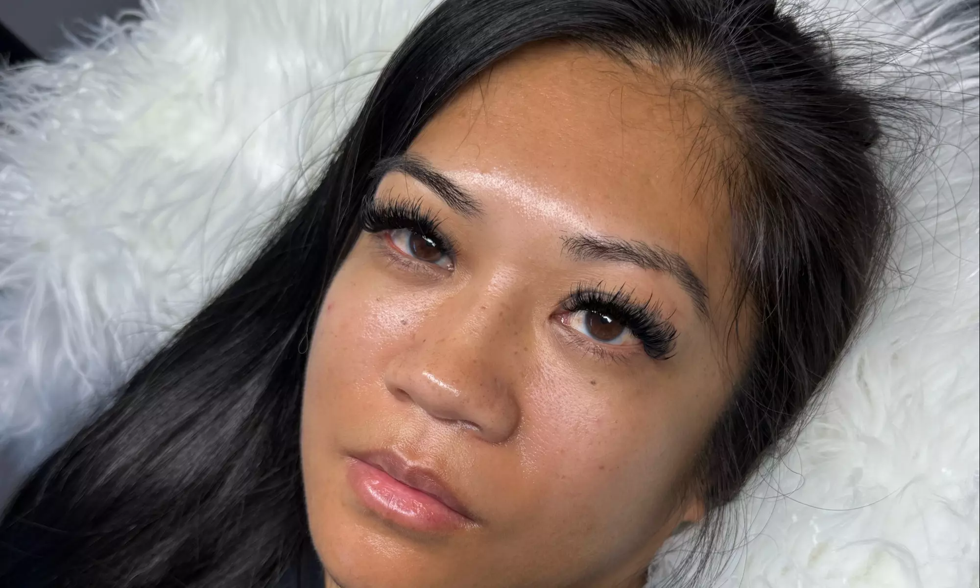 Get Stunning Lashes with Custom and Model Full Sets