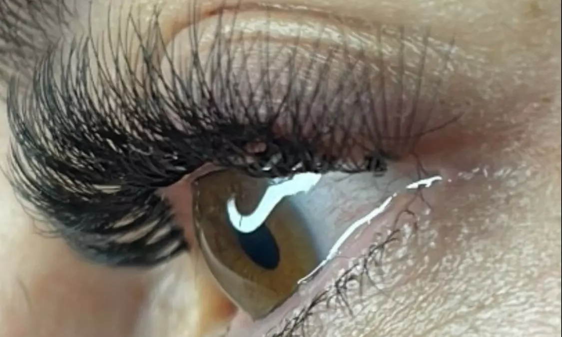 Sesión de extensiones de pestañas con opción a retoque