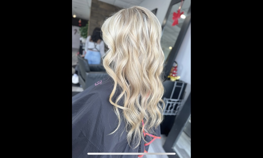 Image 7: Transform with Haircut, Conditioning, Smoothing, Highlights, & More 