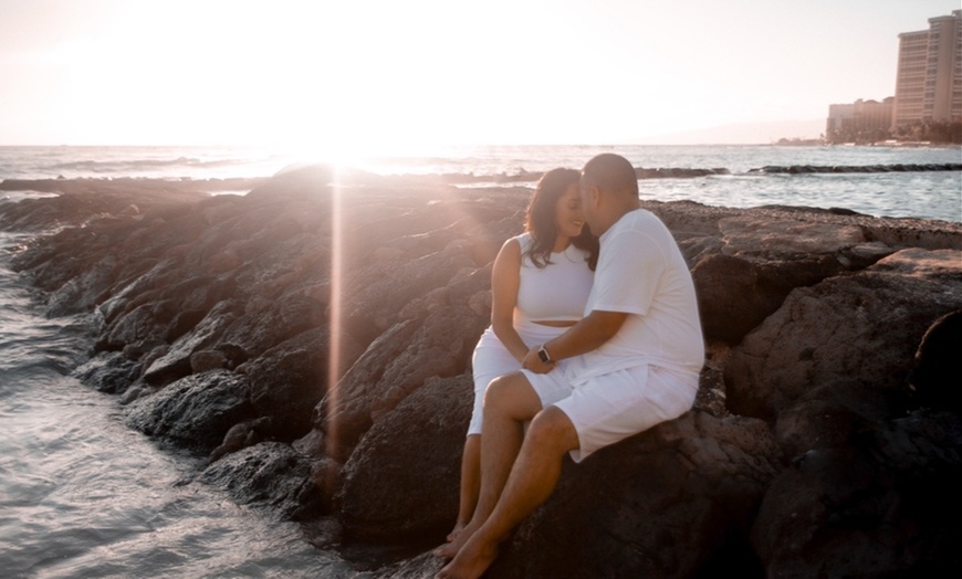 Image 4: Hawaii Engagement and Couples Photography Sessions