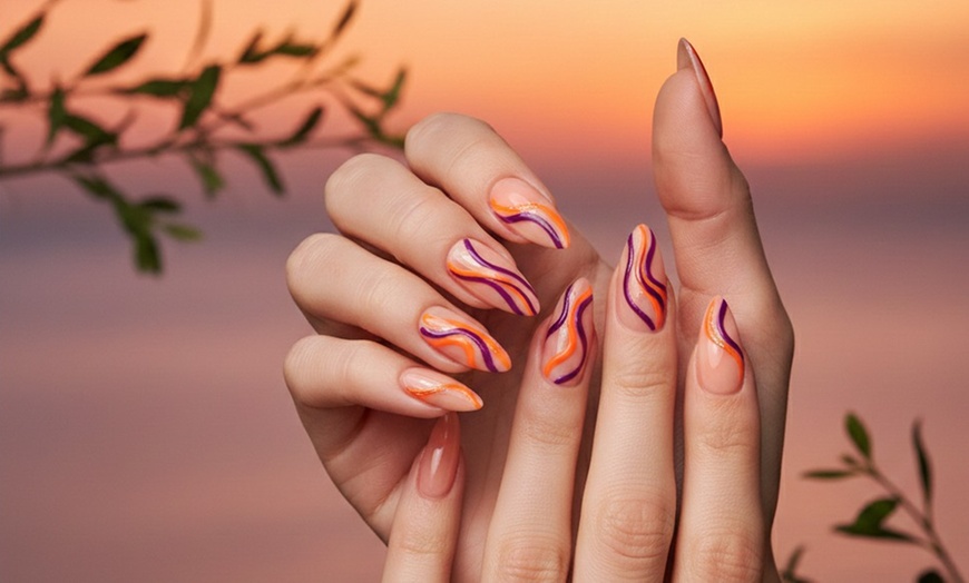 Image 19: Manicura o pedicura con opción a nivelación, refuerzo de gel y más