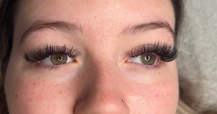 Full Set of Classic Eyelash Extensions - Elegant Touch Beauty
