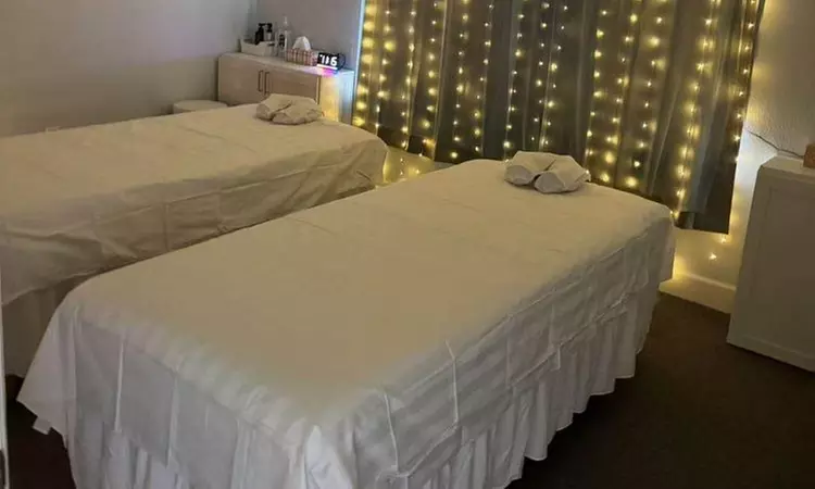 Relax With a 30 , 60 or 90 min Deep Tissue Massage With Essential Oils