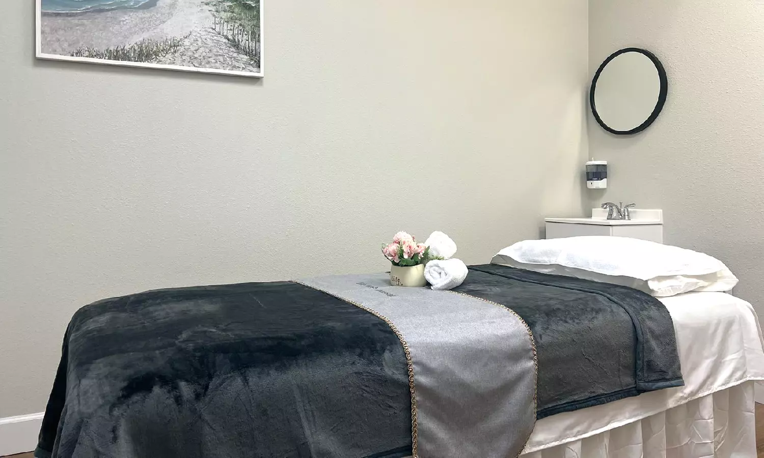 60-Min Facial Lymphatic Massage, Neck+ Shoulder Relaxation & More