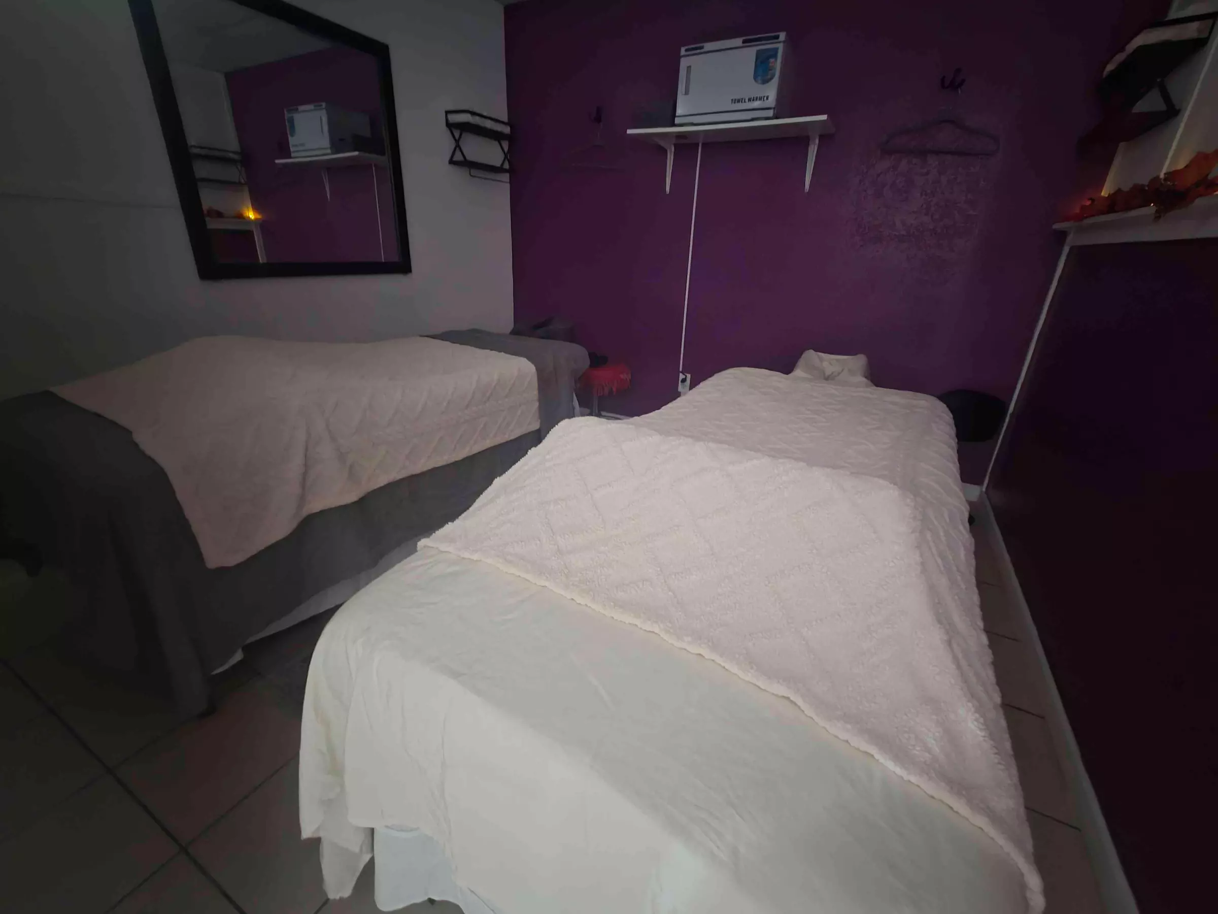 60 or 90 Minute Couples or Fusion Massage w/ Hot Towels and Hot stones