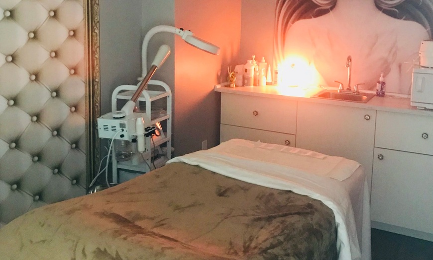 Image 2: 50-Minute Lymphatic Drainage with Optional Ultrasound