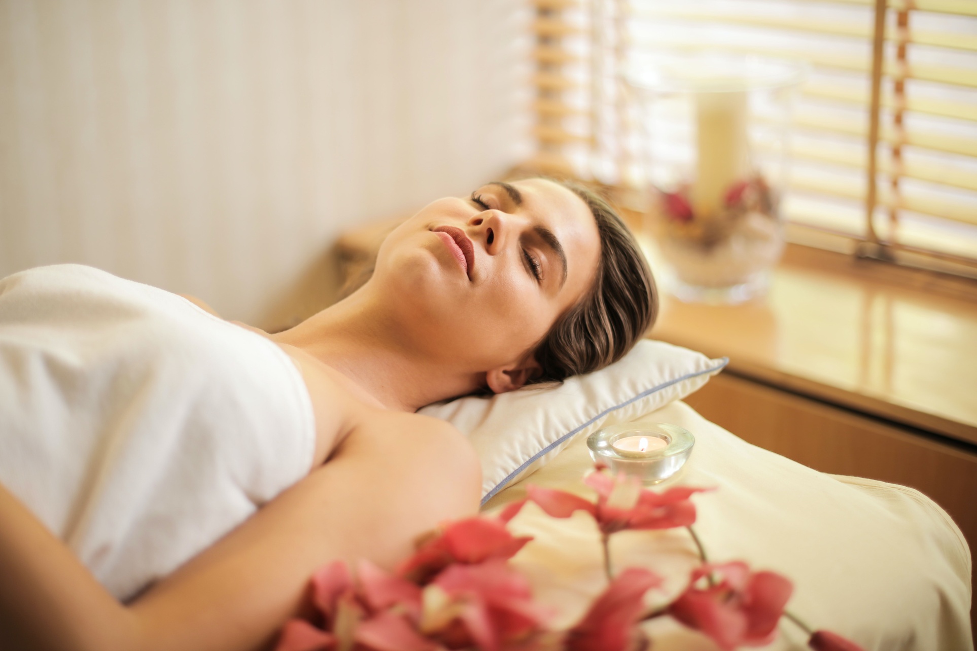 Coconut Oil & Hot Stone Massage for Ultimate Relaxation