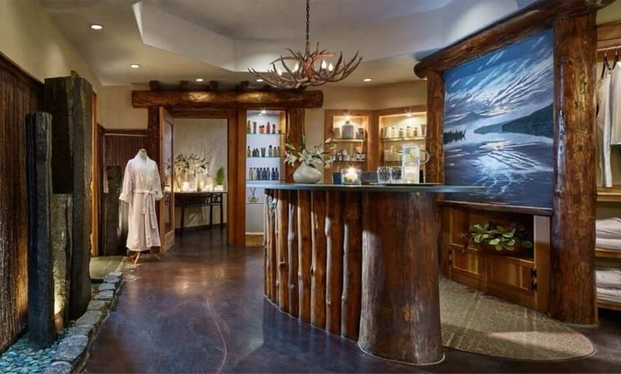 Image 5: Elevate Your Well-being w/ Swedish or Couples Massage 