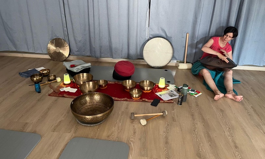 Image 4: Tiefenentspannung mit energetischer Massage und Therapieklangschalen