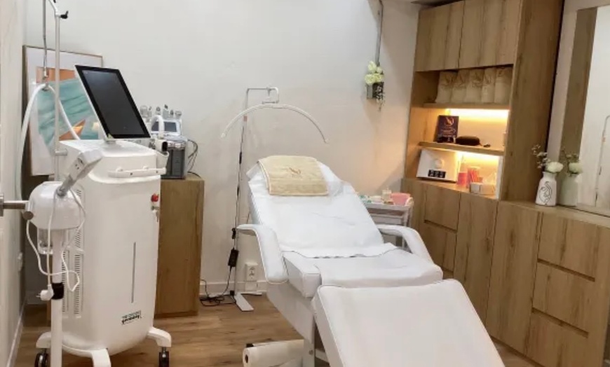 Image 7: Haarschnitt inkl. Waschen & Föhnen opt. mit Färben inkl. Heißgetränk