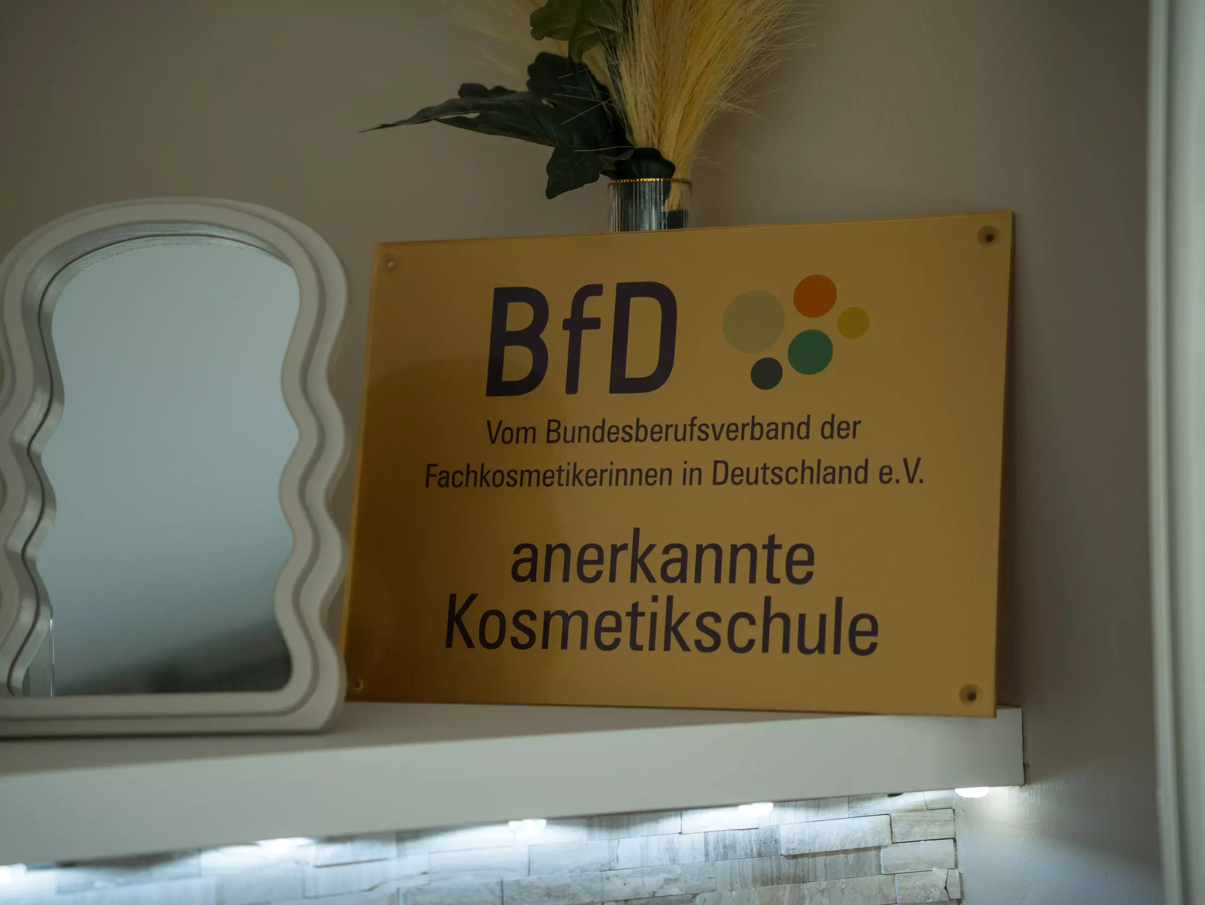 Verwöhne deine Haut: Microneedling Gesichtsbehandlung