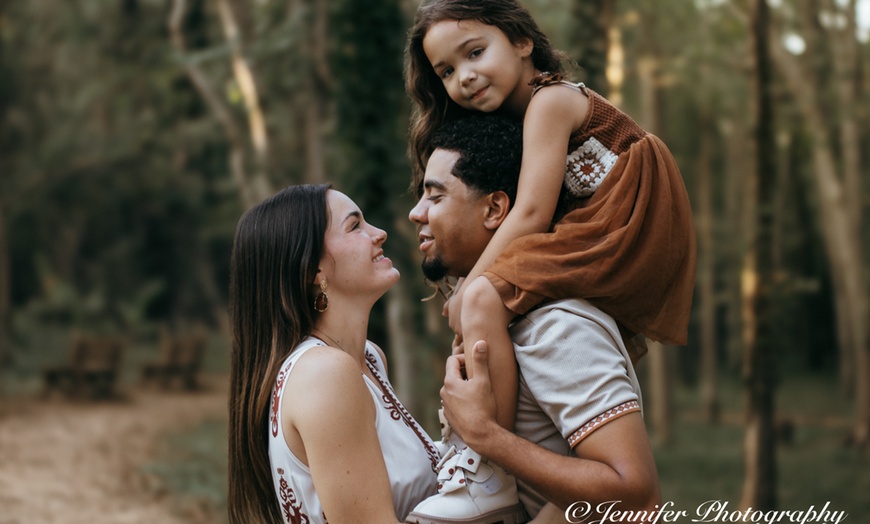Image 5: 60,90, or 120-Minute Outdoor Photography Session with Photo Package