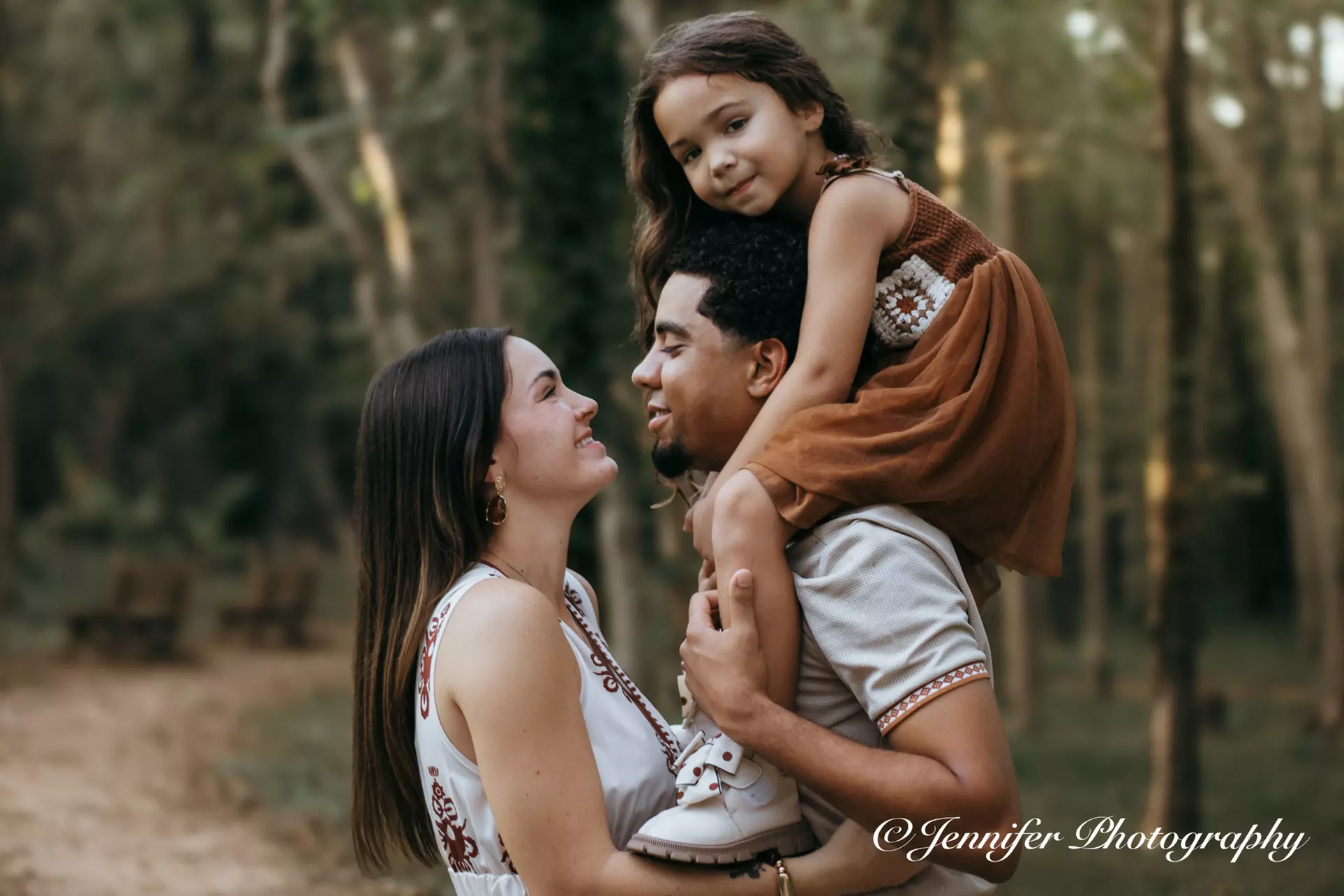 60,90, or 120-Minute Outdoor Photography Session with Photo Package