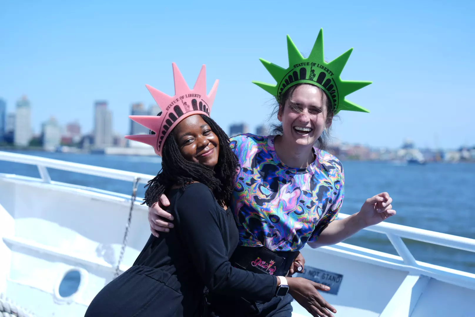 60-Min Statue of Liberty Express Boat Tour – Iconic Views of Manhattan