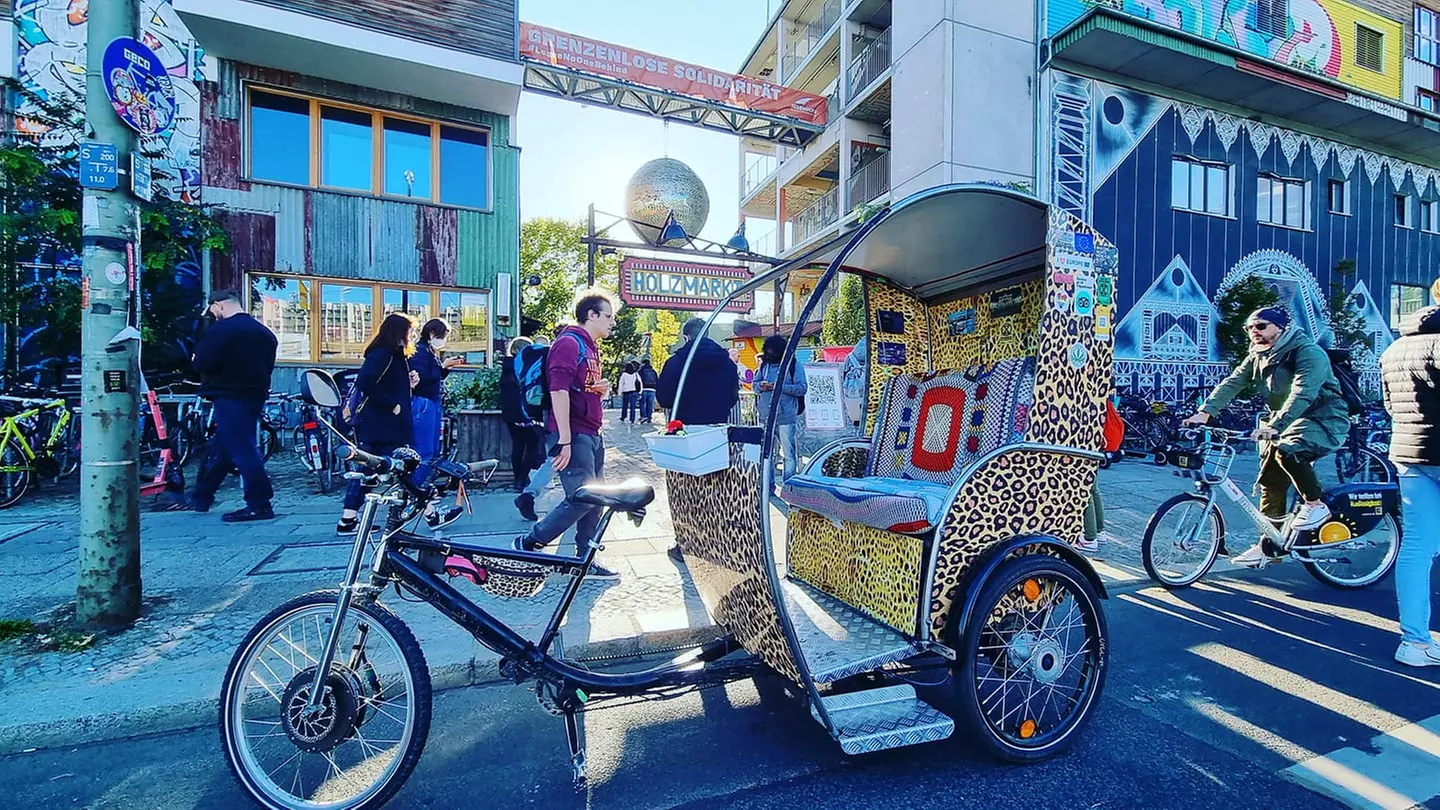 Rickshaw Tour für 2 Pers. / Party Bike Tour für bis zu 6 Pers. bei Rickshaw Sightseeing Berlin (bis 35% sparen)