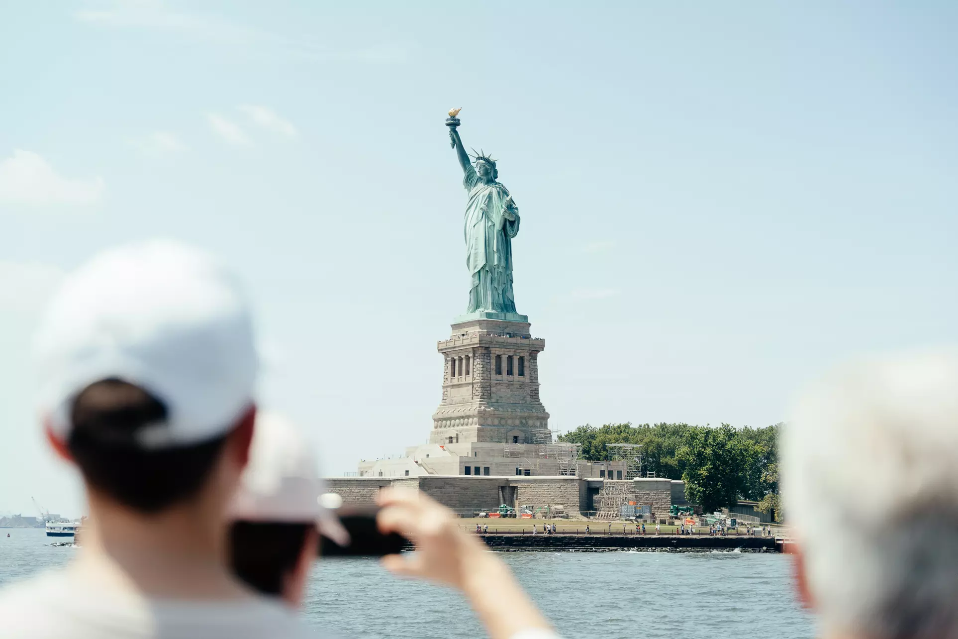VIP NYC Boat Tour: Liberty Views & Souvenirs for Groups of 1–10