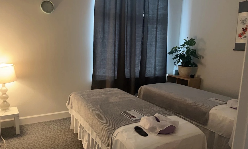 Image 3: Up to 50% Off on Full Body Massage at Hot compress spa