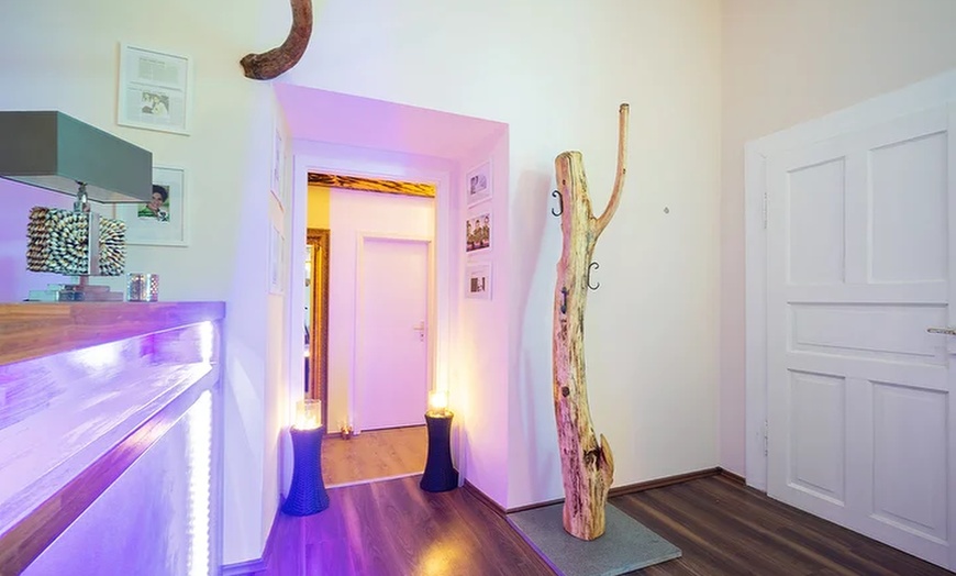 Image 2: 90 Minuten Beauty & Wellness Paket inkl. Sekt für 1 Person