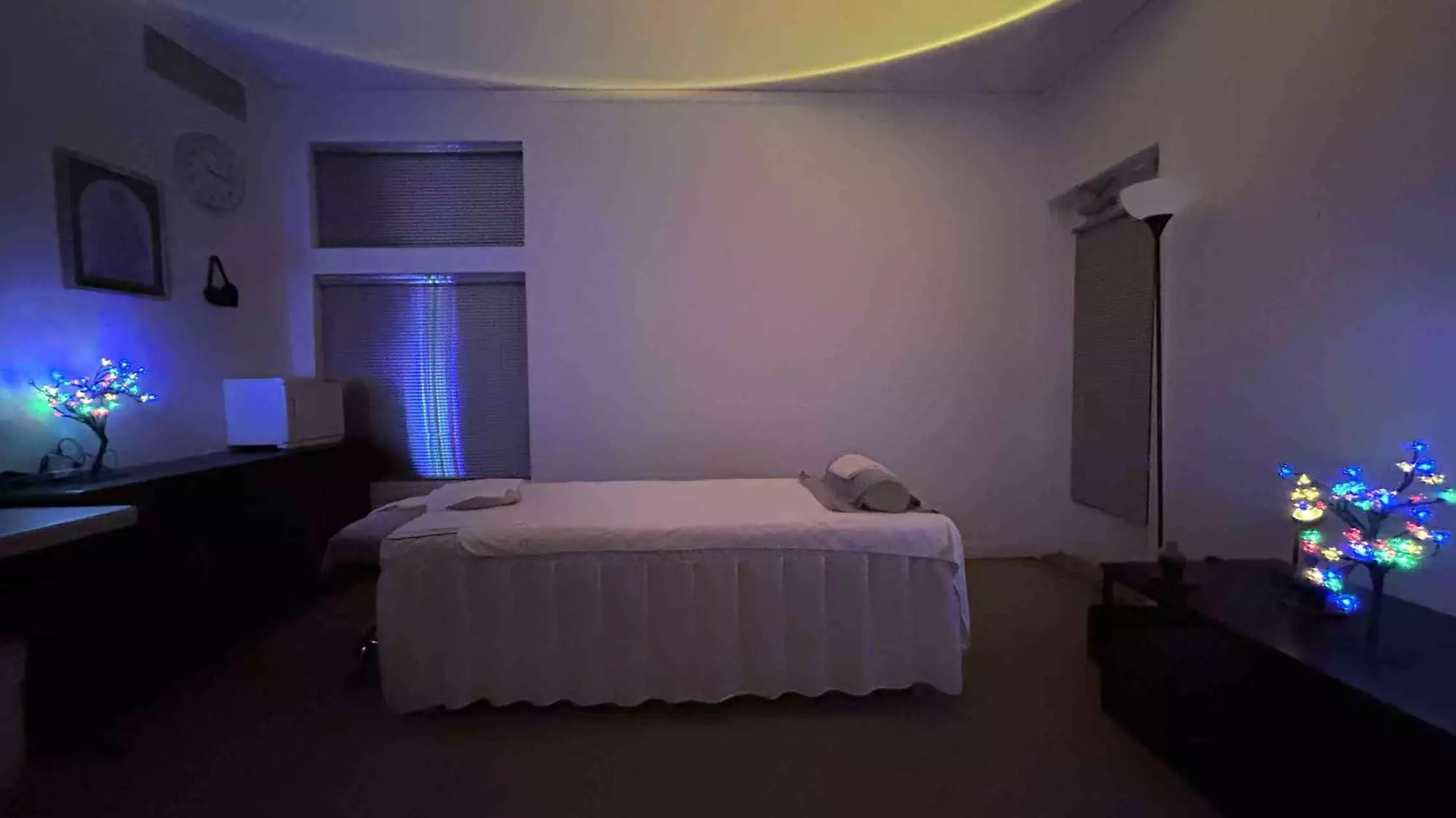 1 or 1.5-Hour Lomi Lomi Massage With Hot Stones at Blue Oak massage