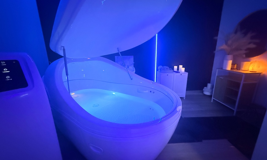 Image 4: Two Sessions: Full Body Red Light Therapy