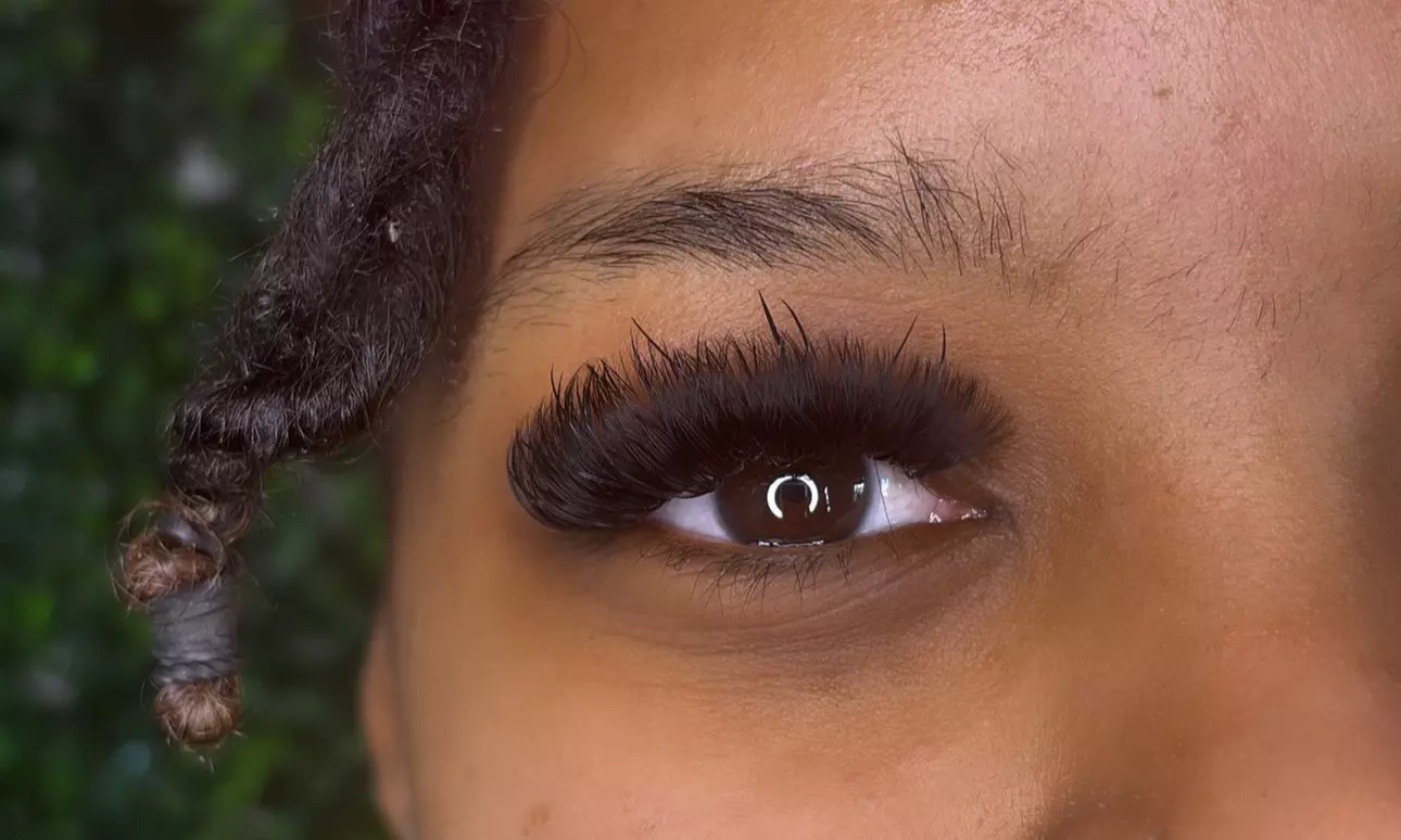 Full Set of Volume w/ or w/o Refill or Eyelash Extensions + Bottoms