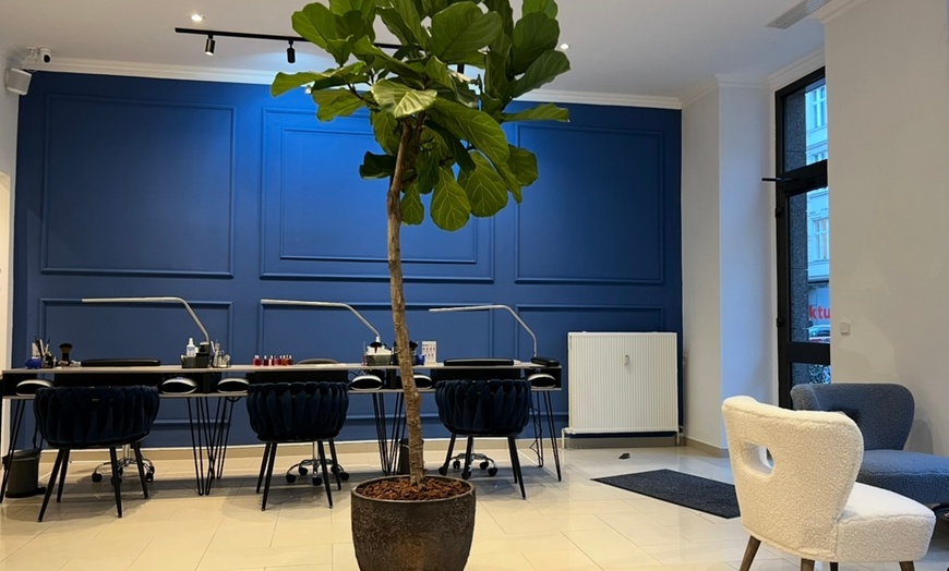 Image 3: 30 Min. Premium Maniküre oder SPA Pediküre (ohne Lack) für 1 Person