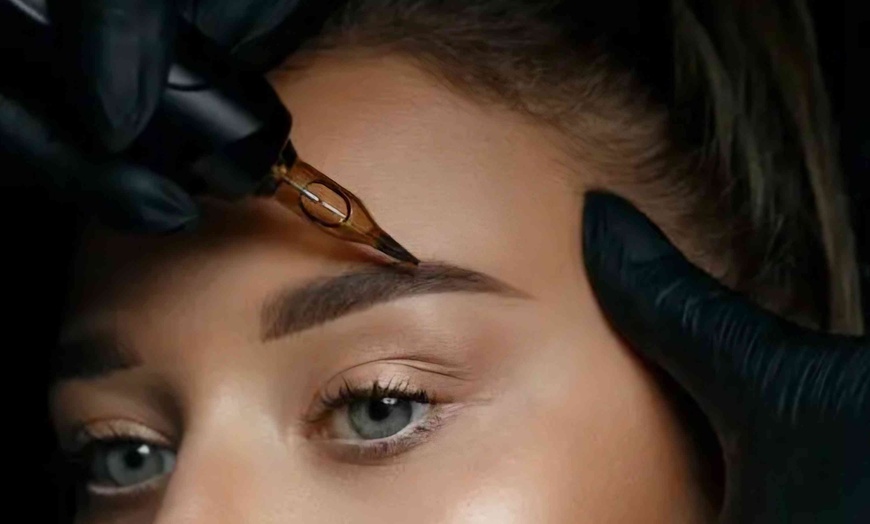 Image 1: Permanent Make-up: Powder Brows / Wimpernkranzverdichtung für 1 Person bei Skinline Institut (bis zu 73% sparen)