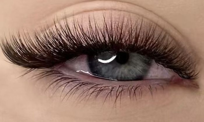 Full Set Lash Extensions: Hybrid, Wispy, or Volume Styles