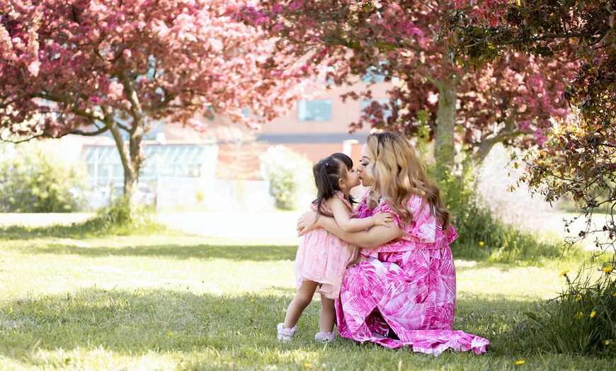 Image 6: Get 30- or 60-Min Single Family or 2- or 4-Hr Photography Session 