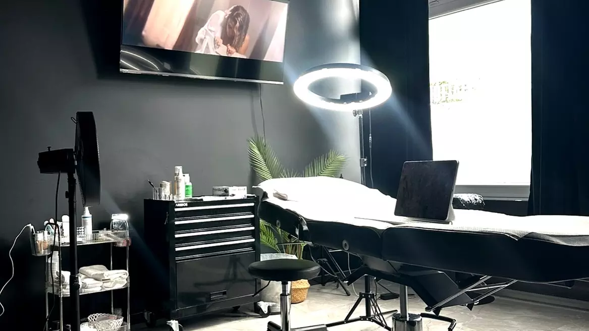 Microneedling für das Gesicht mit optionalem BB-Glow für 1 Person