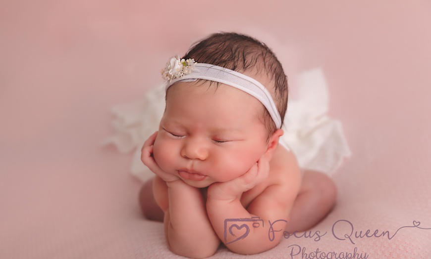 Image 1: Up to 50% Off on Tour - Photography at Focus Queen Photos