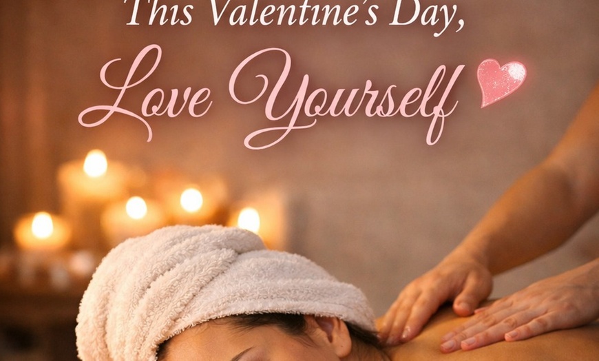 Image 6: 60 or 90 Minute Couples or Fusion Massage w/ Hot Towels and Hot stones