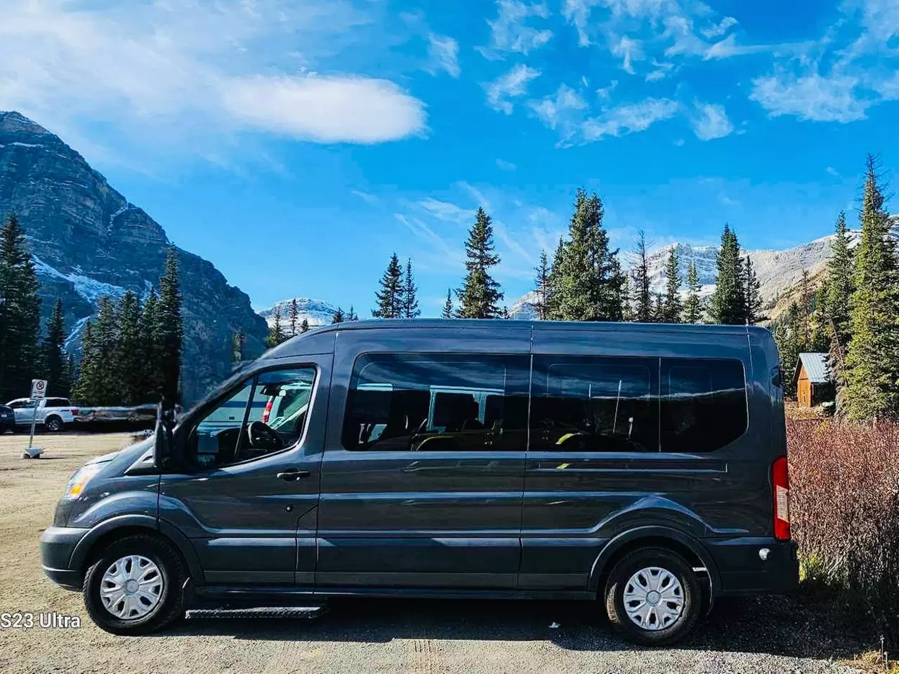 Scenic Moraine Lake and Lake Louise Tour with Shuttle Options