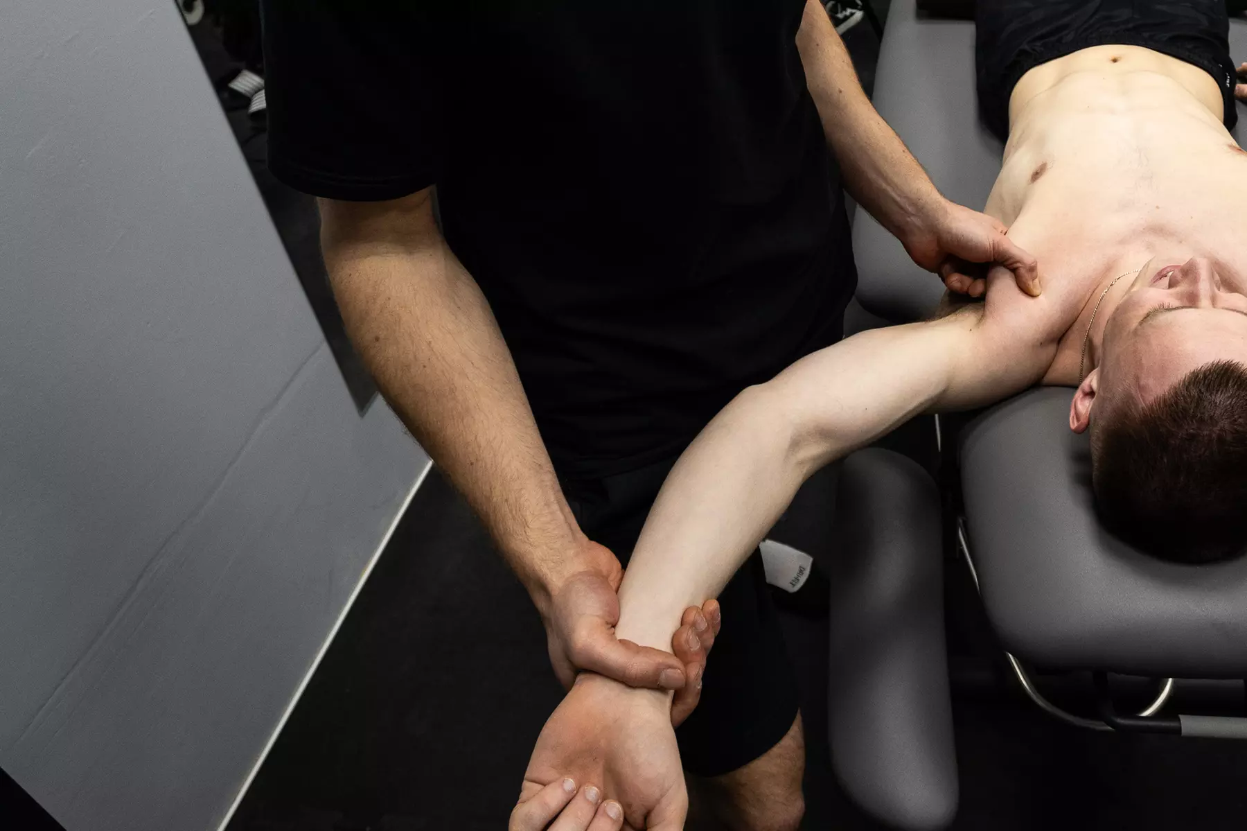 Ulga na napiętych mięśni: masaż sportowy lub leczniczy