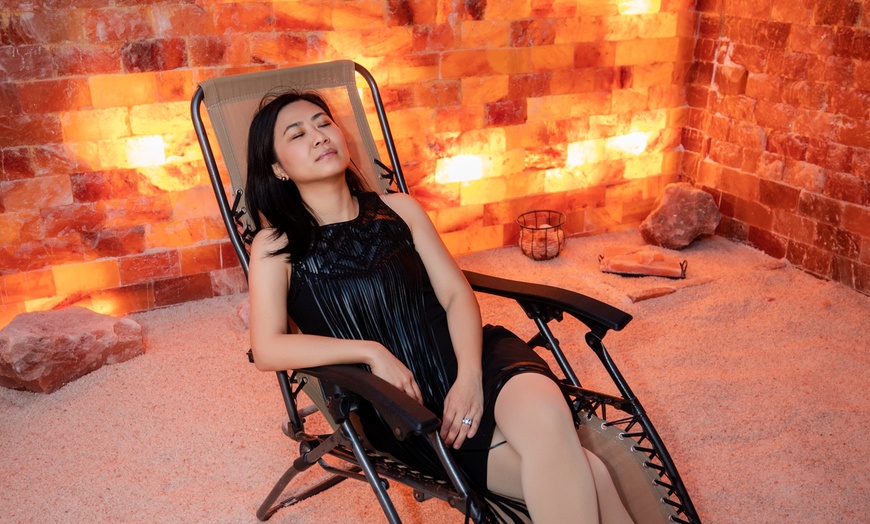Image 2: 60-Minute Couples Massage or Relaxation Spa Package at EVIVE Spa