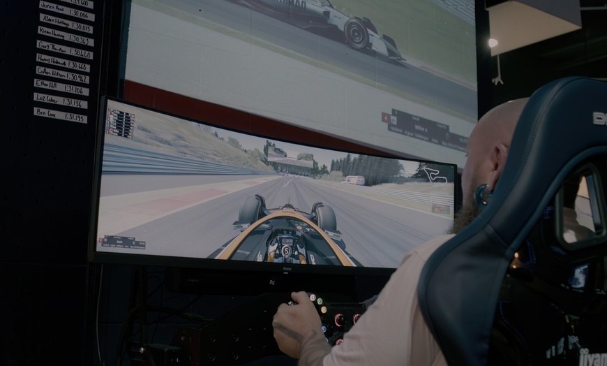 Image 7: Exciting with 30 or 60 Minute of SIM Racing Experience For One or Two