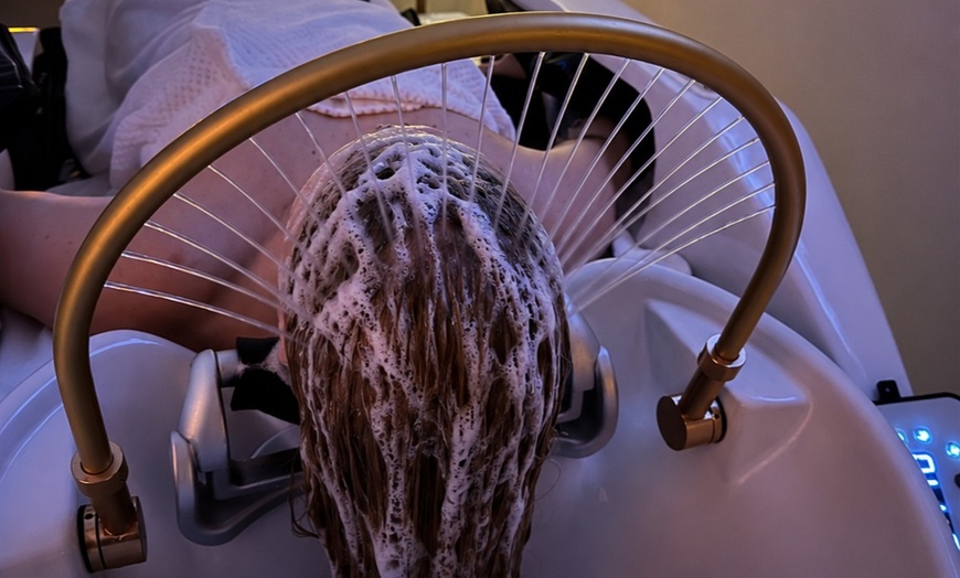 Image 12: Up to 37% Off on Salon - Scalp Care at Umi3 Head and scalp Spa
