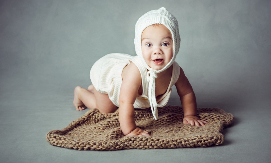 Image 19: 60-Min Family Photoshoot with a Keepsake 10” x 8” Print