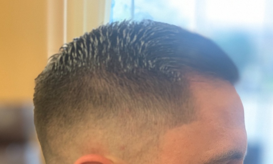 Image 2: Up to 35% Off on Salon - Men's Haircut / Barber at Salon/Barber Near You