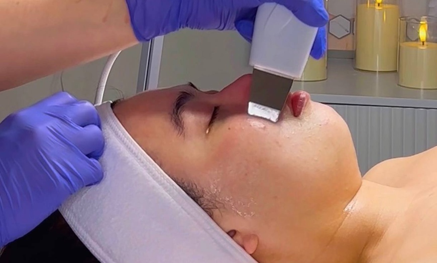 Image 5: Atrosa Signature Facial for a Fresh Look!