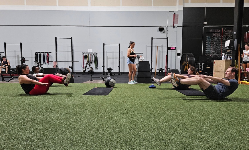 Image 3: 4 or 8 Adult Athletic Group Workout with Intense Training Options 