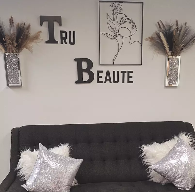 Get Collagen Facial Treatment / 1, 2, or 3 Hydrafacial Sessions