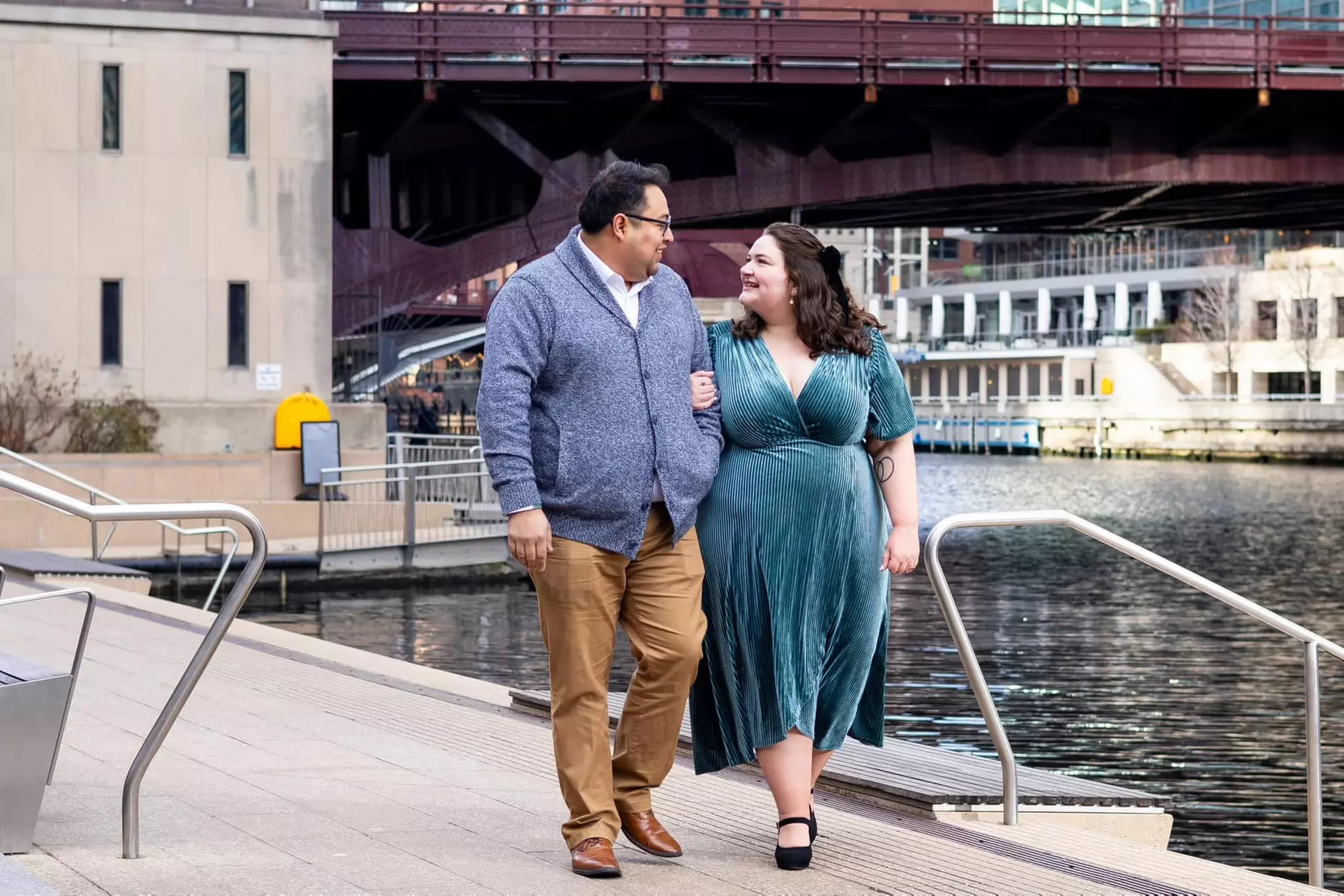 Mini & Engagement Sessions in Milwaukee & St. Louis Iconic Spots